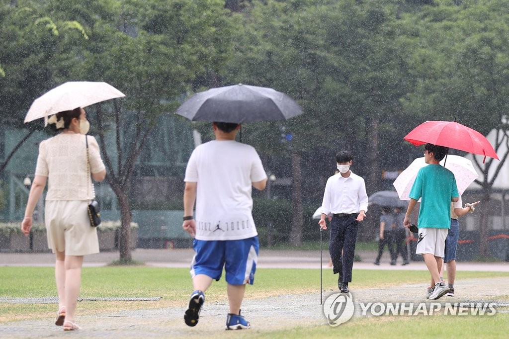 오후에 강원·충북·경상 일부 소나기…최고기온 27∼34도