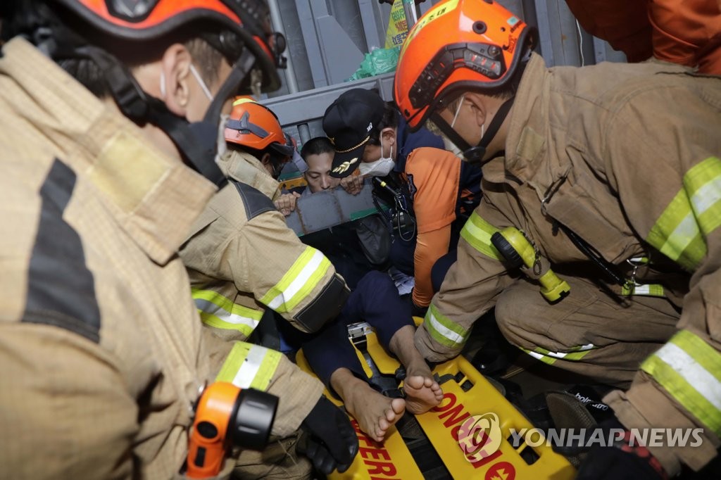 대우조선 선박 점거농성 종료… 한 달 만에야 0.3평 벗어났다