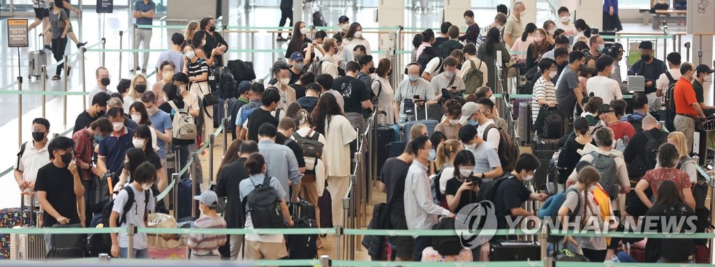 [속보] 여름 휴가철 전국 이동량, 코로나 이전 수준 '육박'