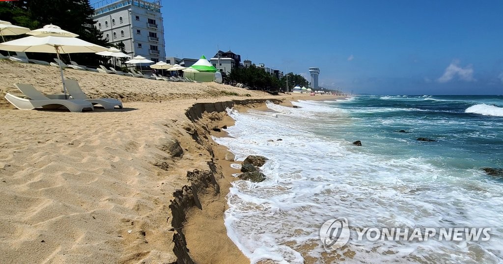 강원 흐리고 내륙·산지 빗방울…동해안 너울성 파도 조심