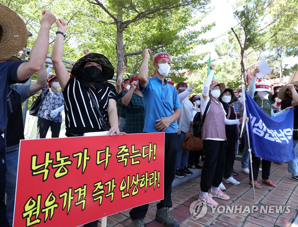 강원 낙농 단체 "정부는 원유 차등 가격제 도입 폐지하라"