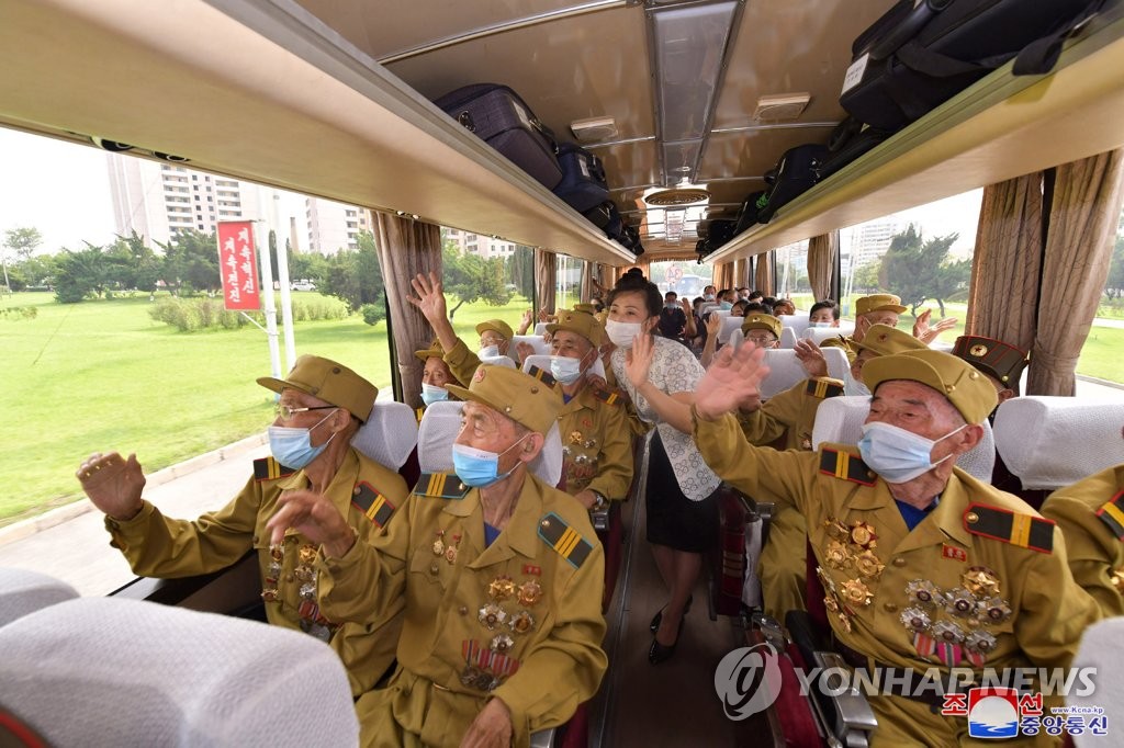 北 노병대회 참가자 평양 도착…고위간부들, 총출동해 환영