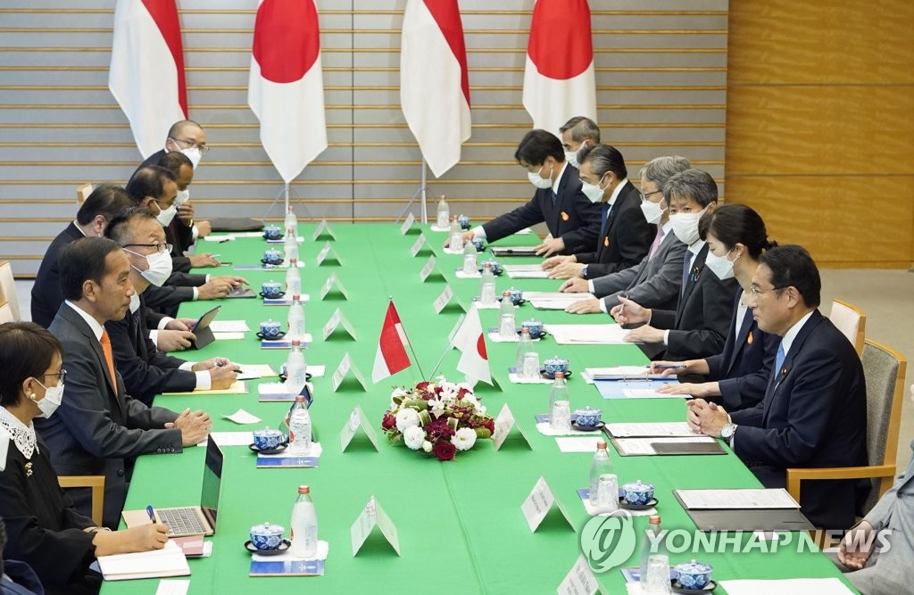 일·인니 정상회담…중국 겨냥해 "해양질서 유지 협력 의견일치"(종합)