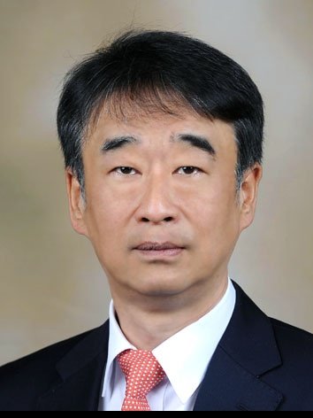 오석준 제주지법원장 "대법관 임명되면 부끄럽지 않게 잘하겠다"