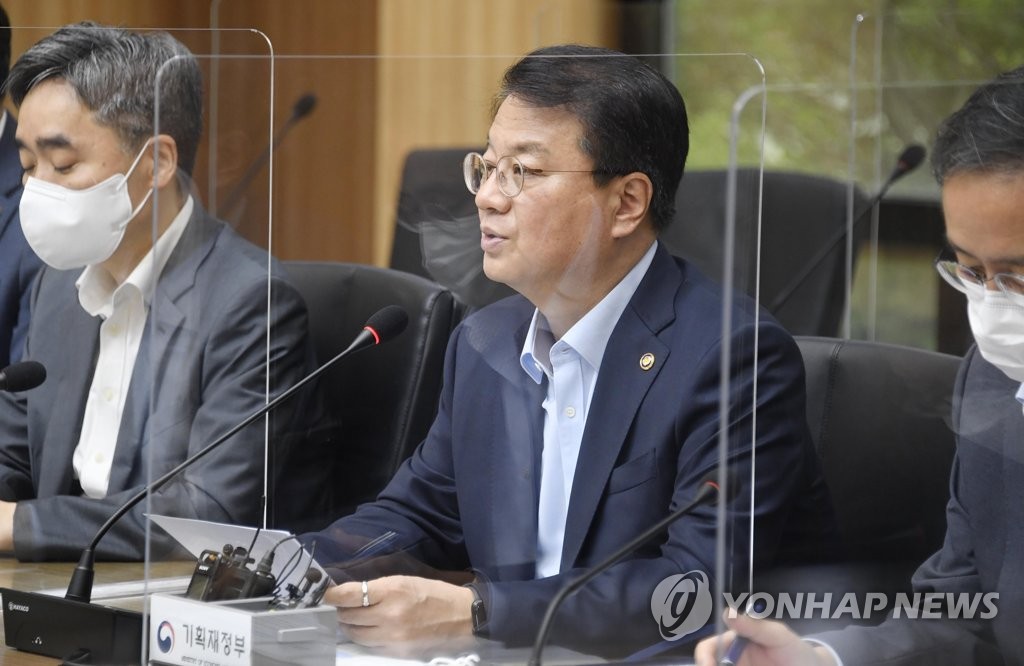 기재차관 "7월도 6%대 물가…내주 휘발유 1천800원대 하락 예상"(종합)