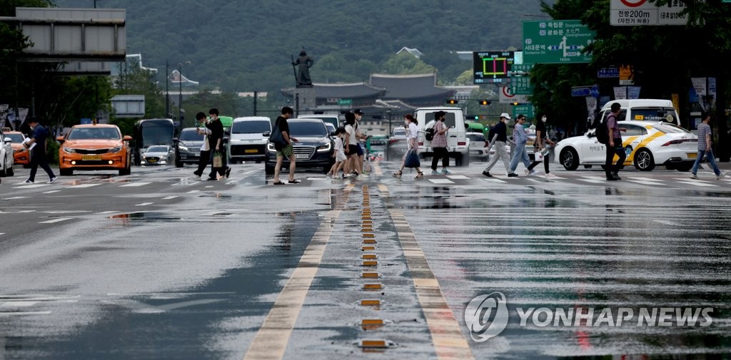 태풍 '송다' 북상에 중대본 가동…위기경보 '주의' 격상