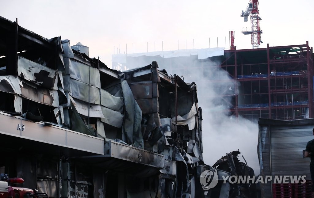 인천 자동차 개조공장 화재…9시간 만에 초기진화(종합)