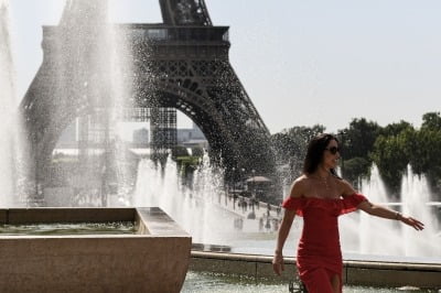 프랑스 에펠탑 '부식 심각' 지적에도…페인트 덧칠만 20번째