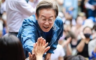 이재명, '정치 입문 후회하냐' 질문에 "많지요" 답변…지지자들과 소통