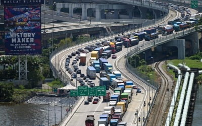 싱가포르, '차 구입 자격' 얻는 데만 1억…차값보다 비싸다