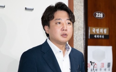 "윤리위 쿠데타" "유튜버 농간" 이준석계 '격분'…與 격랑 속으로