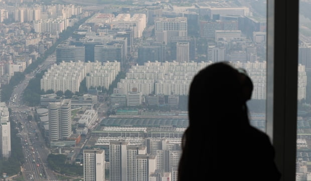 서울 송파구 서울스카이 전망대에서 바라본 아파트 모습. 사진=연합뉴스