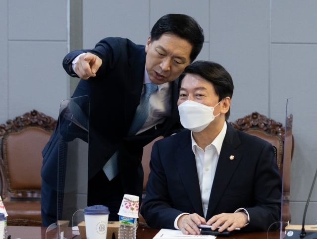 국민의힘 김기현 의원(왼쪽)과 안철수 의원. / 사진=연합뉴스