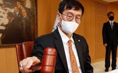 "증권사 없어서 다행"…금리 인상에 희비 엇갈린 은행株