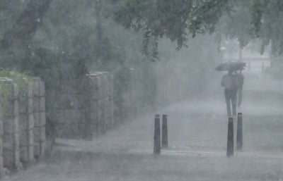 태풍 '송다' 북상…중대본 가동, 위기경보 '주의' 격상