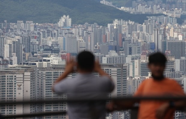 서울 남산에서 바라본 시내 아파트 모습. 사진=연합뉴스