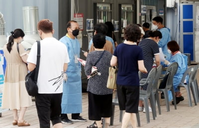 [속보] 신규확진 3만8882명, '더블링' 지속…위중증 65명·사망 16명