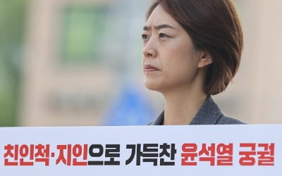 고민정 "尹, 사과하라" 박민영 "누가 보면 공채로 대변인 된 줄"