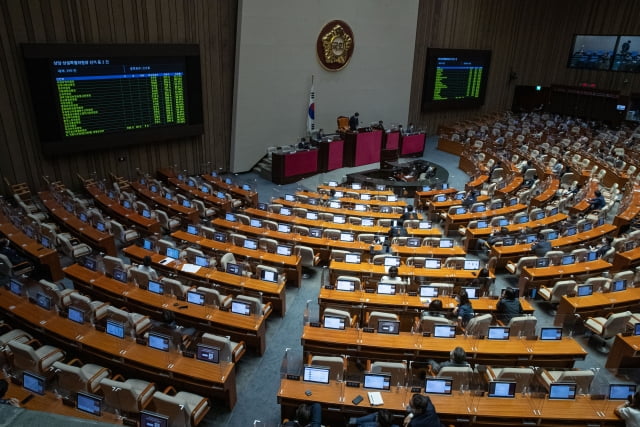 22일 국회에서 열린 본회의에서 선출된 후반기 국회 상임위원장 명단이 본회의장 전광판에 표시되고 있다. / 사진=연합뉴스