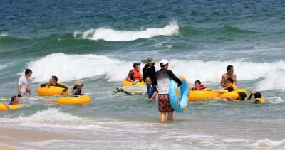 전국 폭염특보 속 곳곳에 소나기…낮 최고 34도