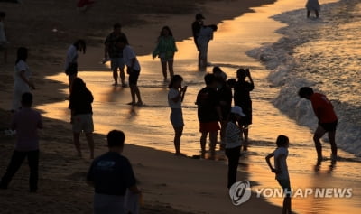 강원 최고 34도 무더위…내륙·산지 한때 소나기