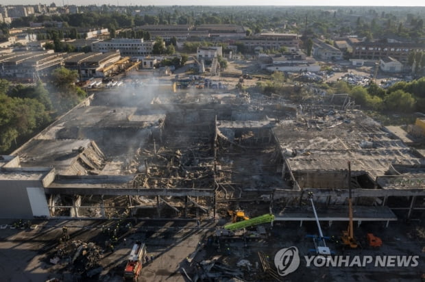 "러, 빵집·극장 폭격하고 '우크라 자작극' 앵무새 해명만"