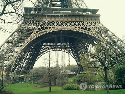 '프랑스 상징' 에펠탑, 부식 심각…"긴급 보수 필요"