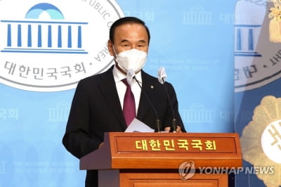 경찰, '피감기관 특혜 수주 의혹' 박덕흠 의원 무혐의