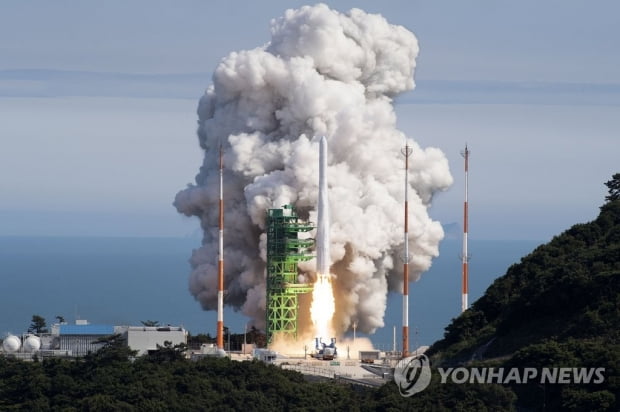 누리호 2027년까지 반복발사해 기술 민간이전…한화-KAI 2파전