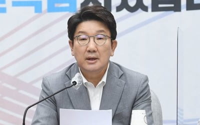 권성동 "이준석, 권한 즉시 정지…원내대표 직무대행체제로"