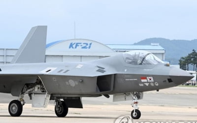 1호 국산전투기 KF-21 지상활주 첫 공개…이륙만 남았다