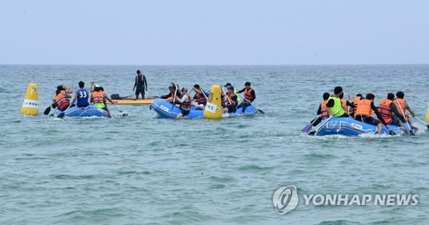 '노 마스크' 3년 만이야…동해안 해수욕장 개장 첫주말 인산인해(종합)