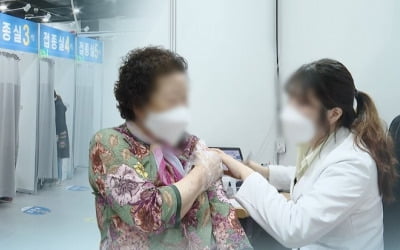 '4차 접종' 50대까지 확대하나…확진자 격리는 계속할 듯