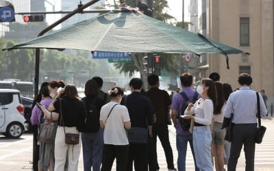 전국 대체로 흐리고 무더위…남부는 곳곳 돌풍 동반 소나기