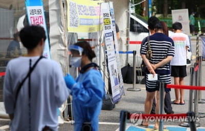 "정부 방역 '비과학적'…병원비 환자부담 늘리고 생활지원 축소"