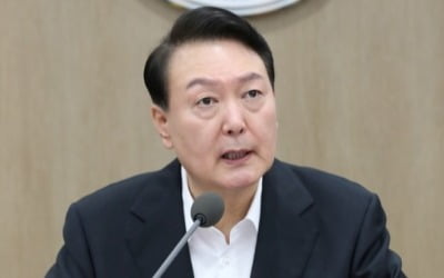 [속보] 윤 대통령 "병사 봉급 200만원 이상 차질없이 추진"