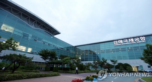 김해공항 국제선 다음 달부터 정기편으로 운항