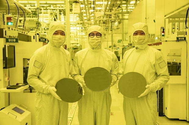 TSMC 보고 있나…삼성전자, 3나노 파운드리 출하식 개최 [박신영의 일렉트로맨]