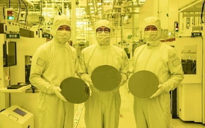 TSMC 보고 있나…삼성전자, 3나노 파운드리 출하식 개최 [박신영의 일렉트로맨]