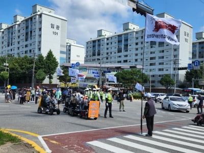 충주서 장애인 이동권 보장 촉구 시위…3㎞ 도로 행진