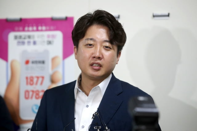 예상 깨고 장외전 이어가는 이준석…'하버드 브레인' 속내는?