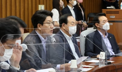 권성동 "지지율 정체 오래갈 듯...민생 문제 위해 역량 최대한 발휘"