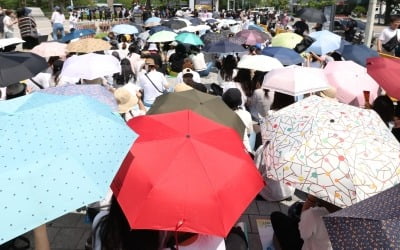 [포토] 피켓들고 거리로 나선 학부모들