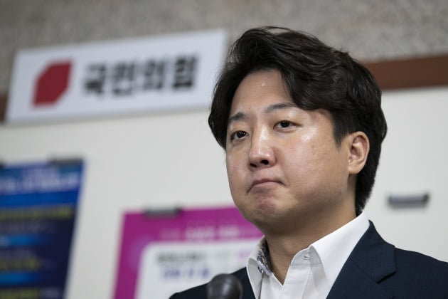 경찰, '이준석 병역법·동생 의료법 위반' 의혹 불송치