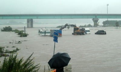 기록적 폭우에 삼성 "비상상황"…직원들 숙박비 지원한 카카오