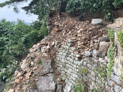 "폭우로 와르르"…성벽 무너진 유네스코 '남한산성' 긴급 복구