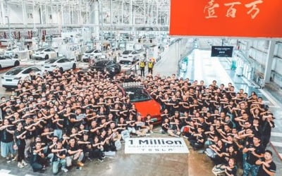 머스크 "테슬라 생산량 300만대 돌파…중국서만 100만대"