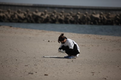 주중엔 회사, 주말엔 해변에서 쓰레기를 줍는 이유 [슬기씨의 슬기로운 회사생활]
