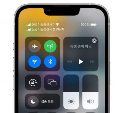 e심으로 '1폰2번호' 쓴다…갤Z폴드·플립4 '듀얼 카톡' 가능 [영상]