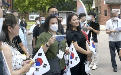 [포토] 세계한인정치인 포럼 참가자들, 서대문형무소역사관 찾아